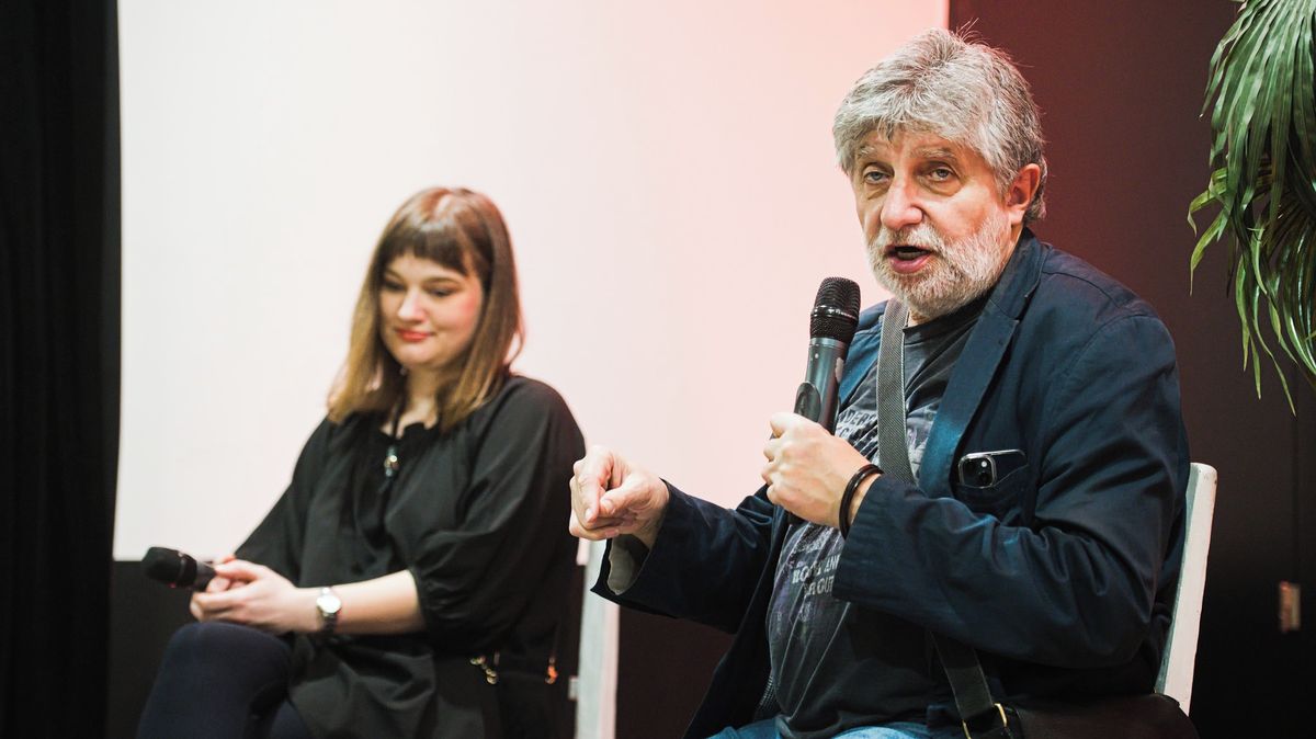 Vyhazovali nás z místa na místo, vzpomíná Rychlík. Vznikl seriál o HaDivadle